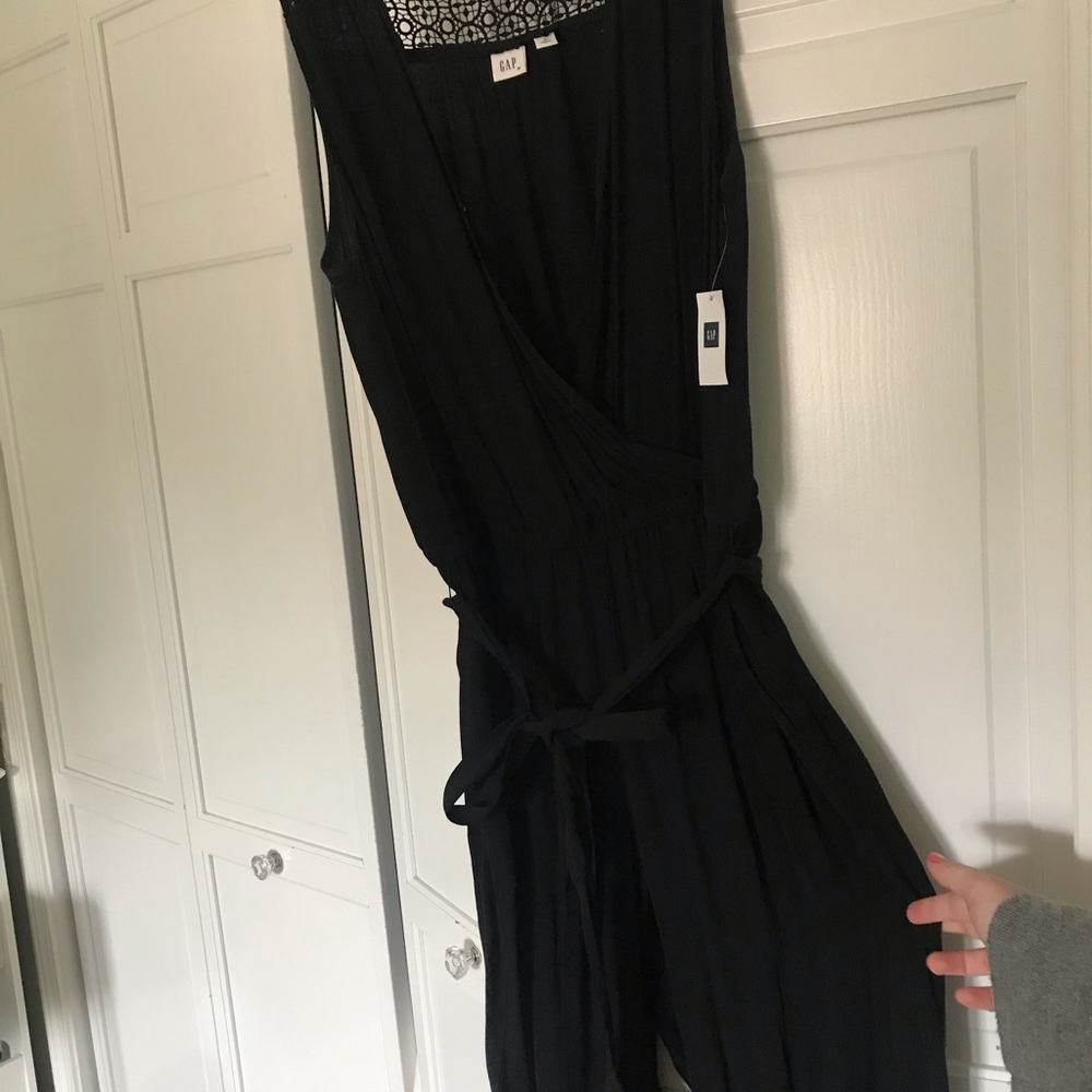 NEW GAP Sleeveless Wrap Tie Crochet Back Jumpsuit - Picture 7 of 9